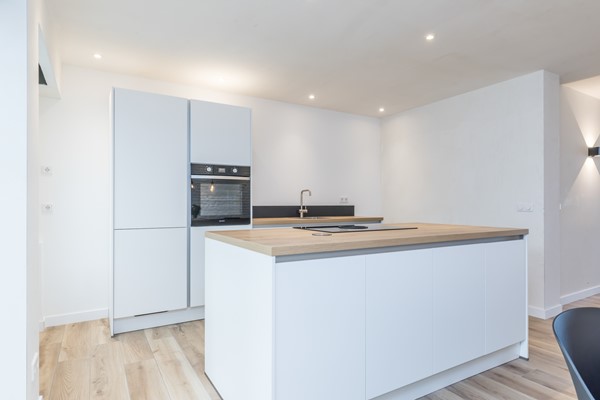 Foto - Te koop: Instapklaar gemoderniseerde geschakelde 2 onder 1 kap woning met voldoende woonoppervlakte, garage, berging en tuin in Simpelveld (Huls)